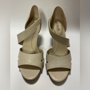 Life Stride Women's Tan Heels